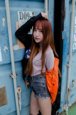 美女的胸头被男生吃